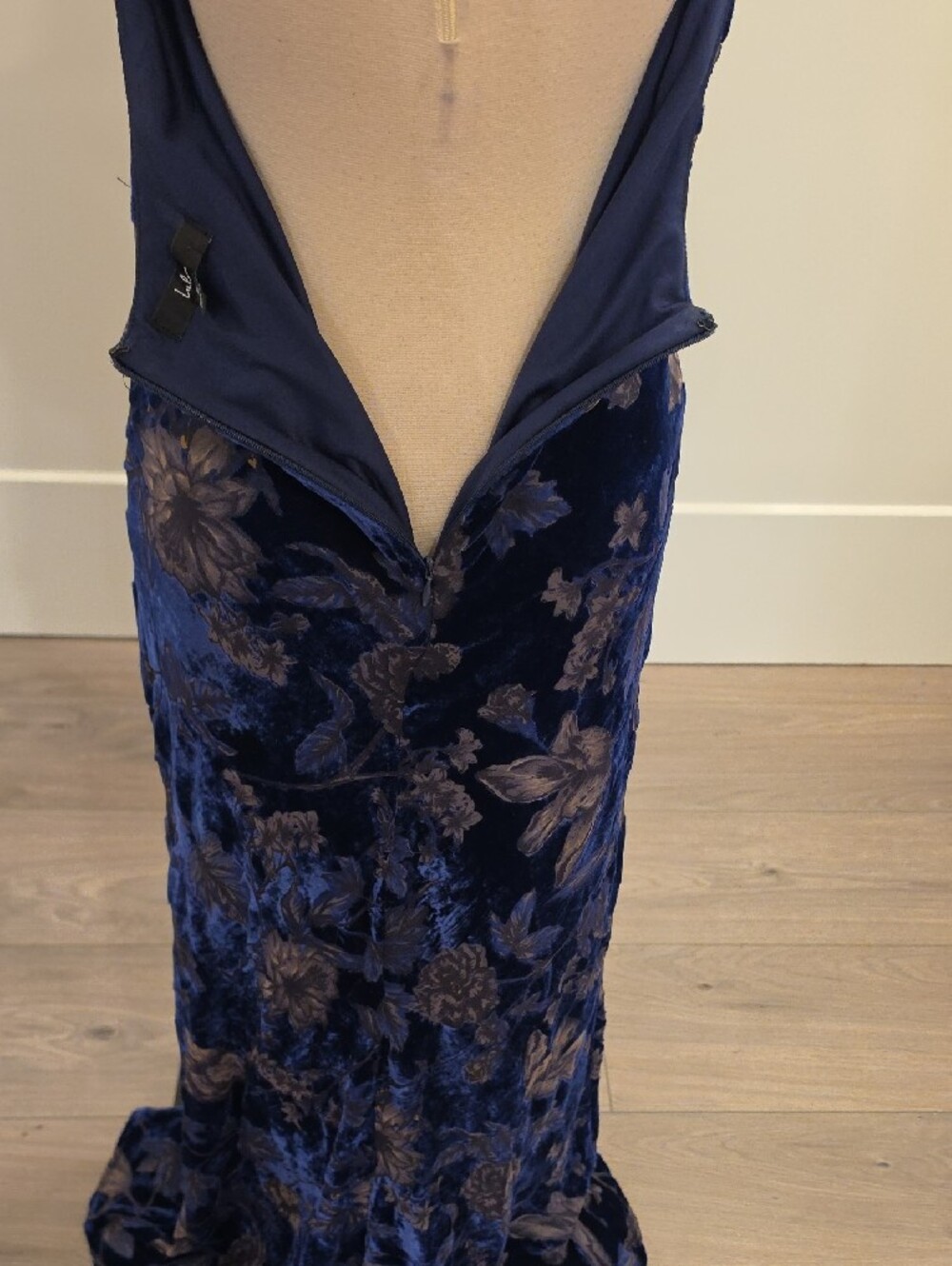 Lulu’s Navy Floral Velvet high neck Halter maxi Dress w/slit and open back SizeM - Picture 9 of 11